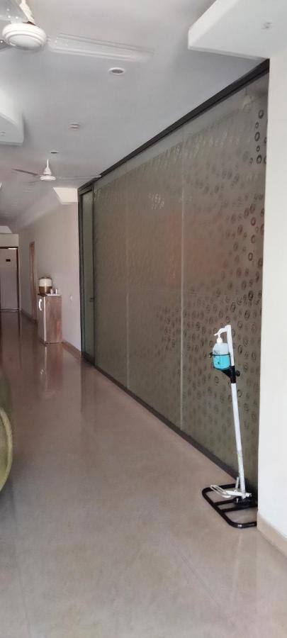 Отель S.R. Residency Zirakpur Экстерьер фото