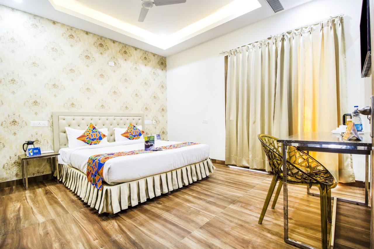 Отель S.R. Residency Zirakpur Экстерьер фото