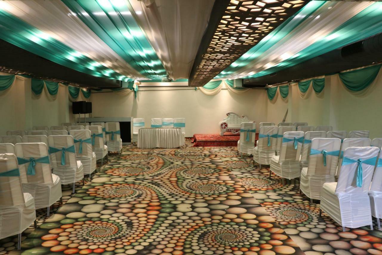 Отель S.R. Residency Zirakpur Экстерьер фото