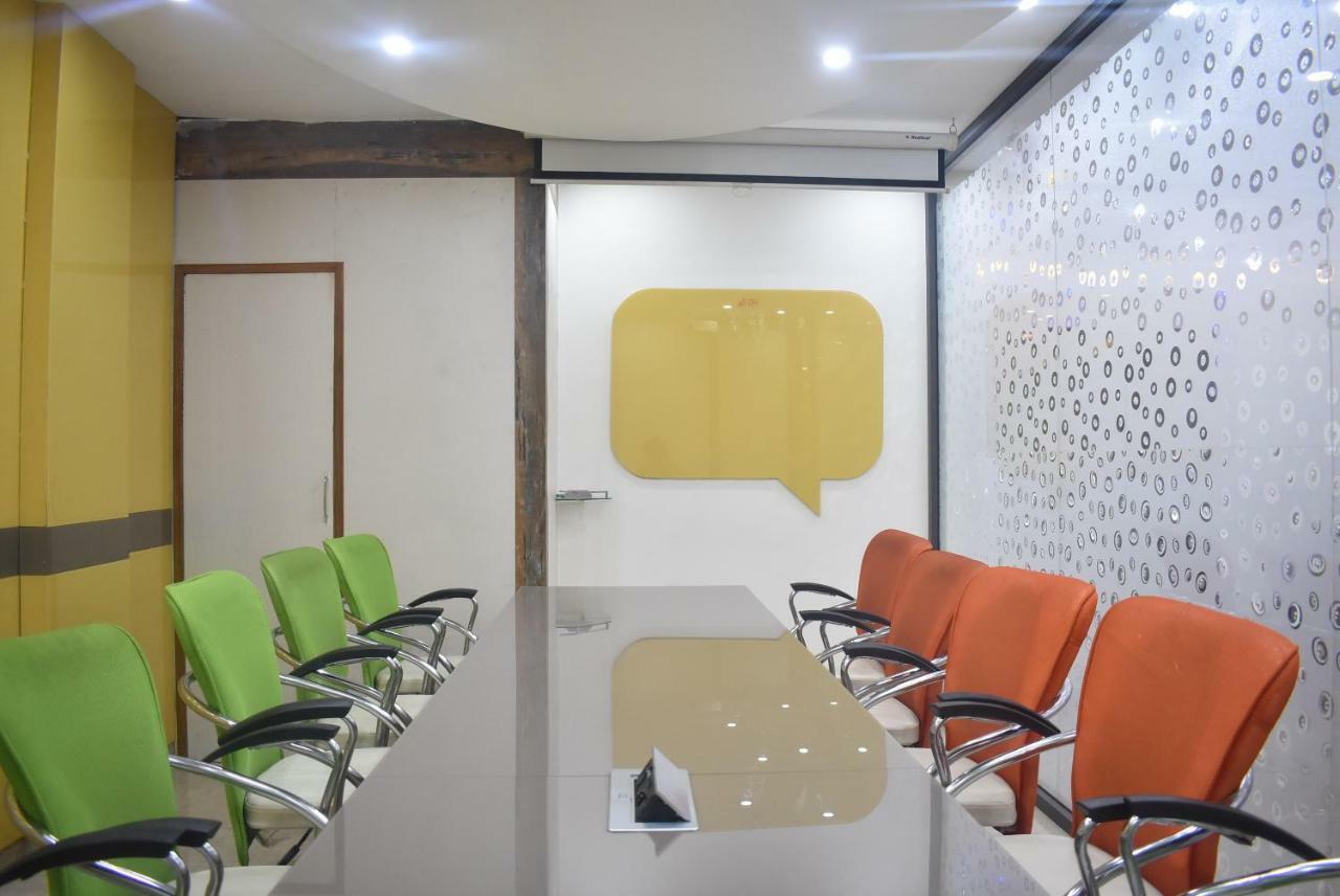 Отель S.R. Residency Zirakpur Экстерьер фото