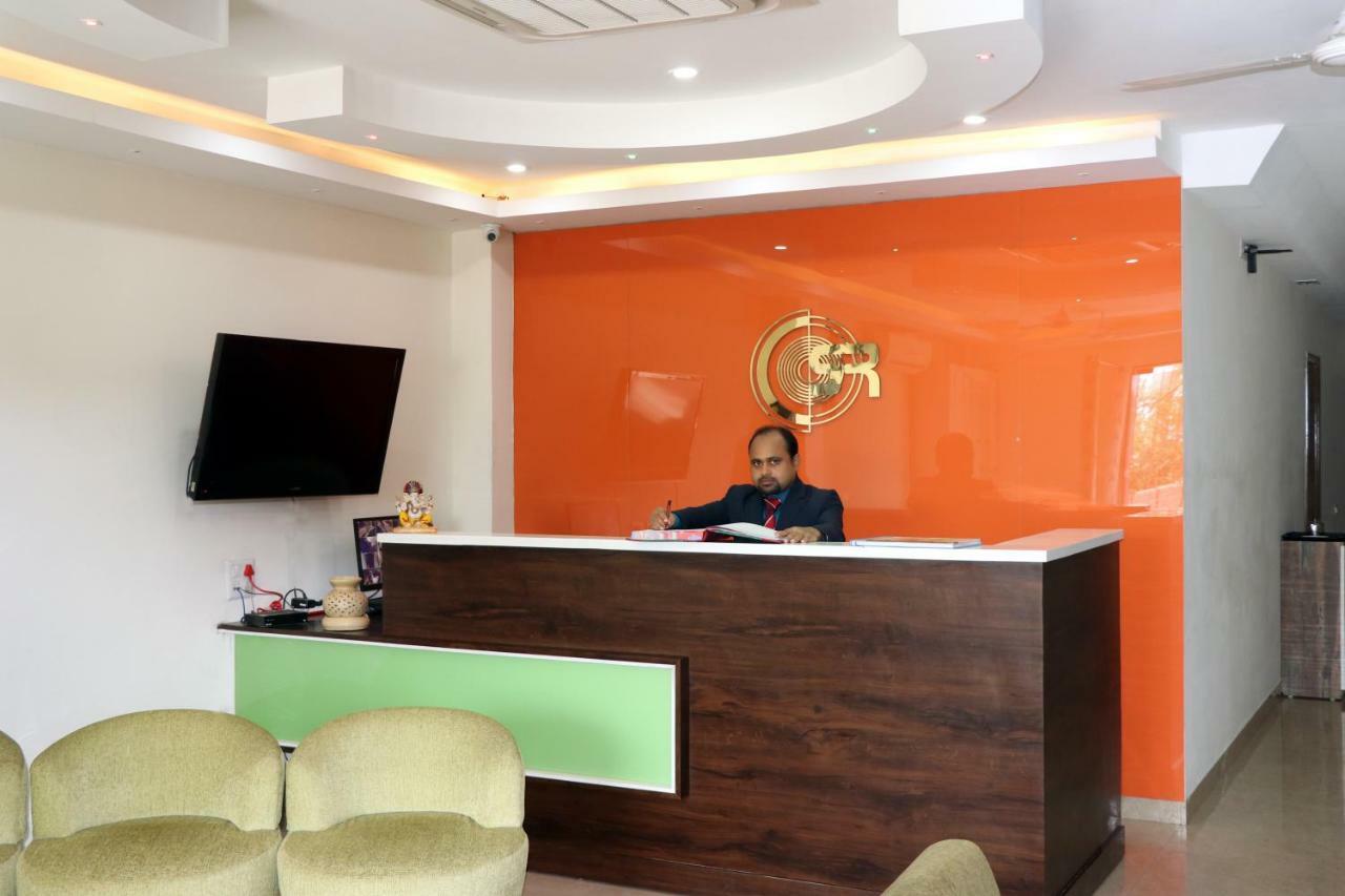 Отель S.R. Residency Zirakpur Экстерьер фото