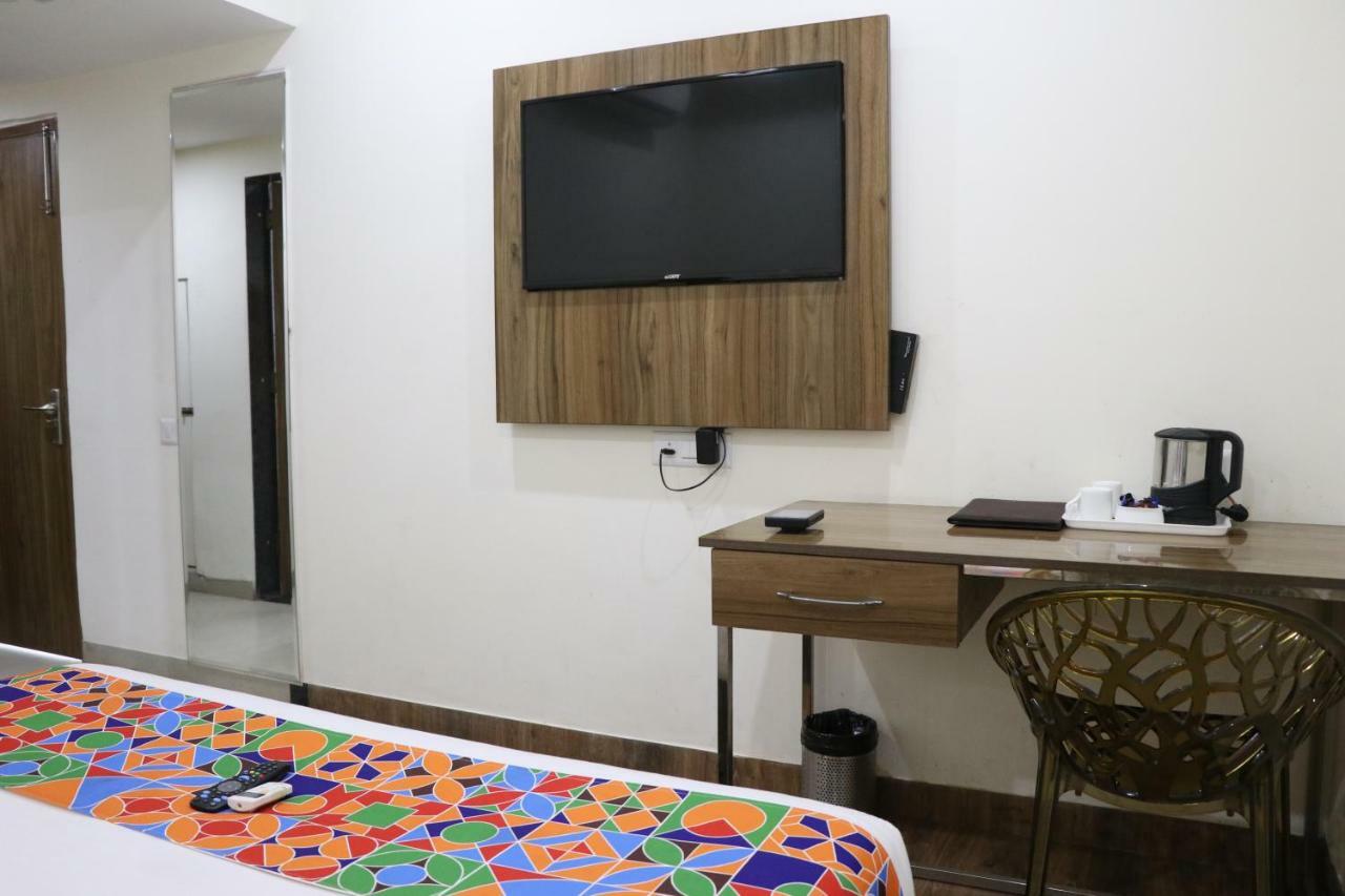 Отель S.R. Residency Zirakpur Экстерьер фото